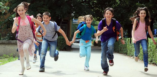 Τάξη ή Ιδιαίτερα; Γιατί η κοινωνική μάθηση είναι καλύτερη για το παιδί;